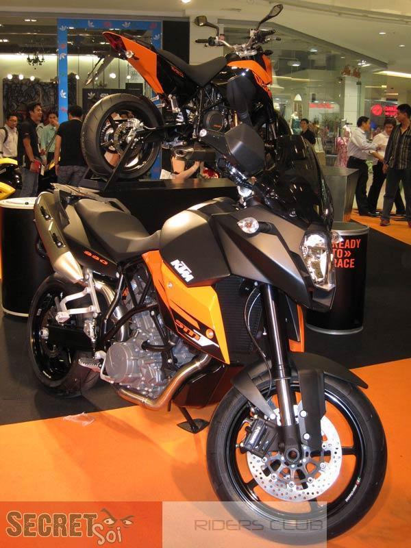 012810KTM690990Sm.jpg