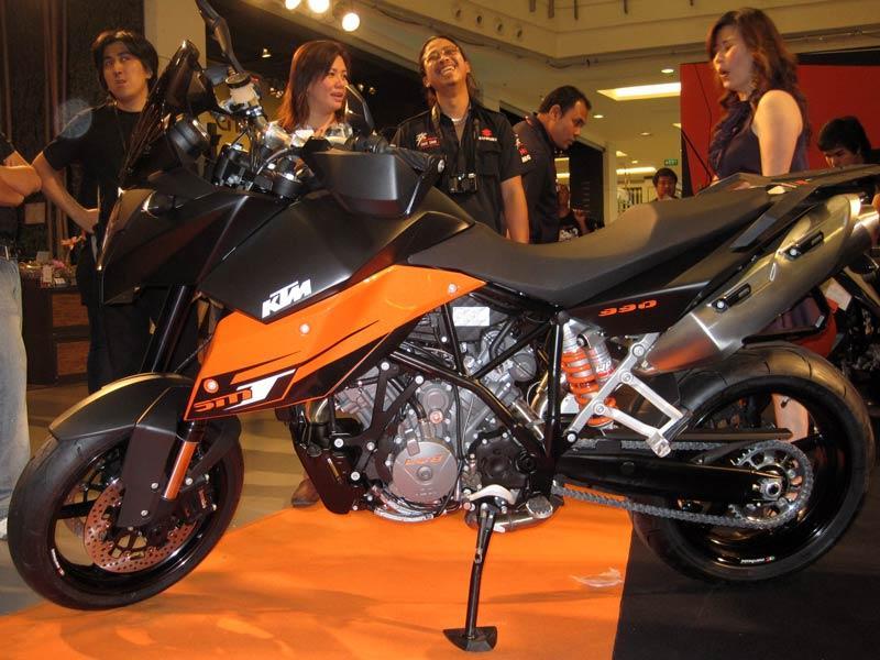 012810KTM990Sm.jpg