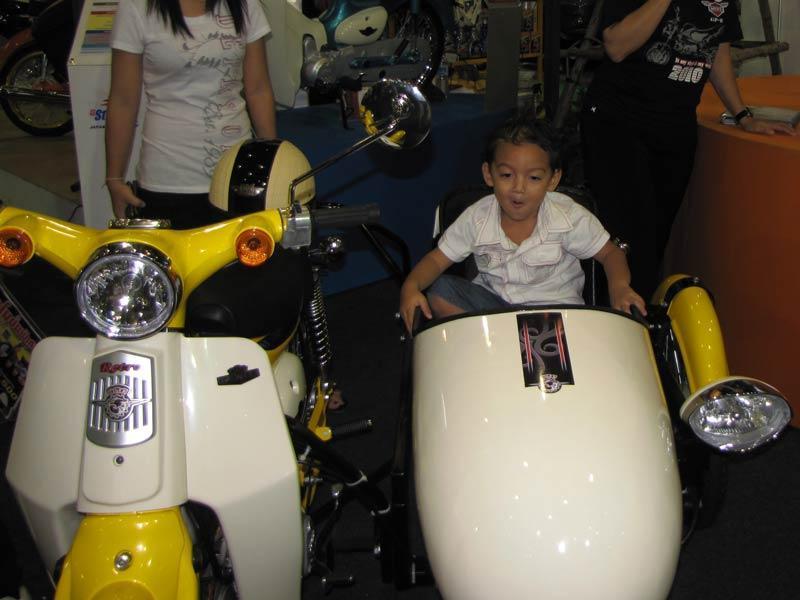040410RetroSideCarSm.jpg
