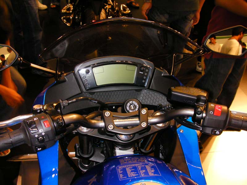 040509ER6fDash.jpg