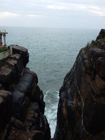 043%20Trincomalee%20Swami%20Rock%20aka%20Lovers%20Leap.jpg