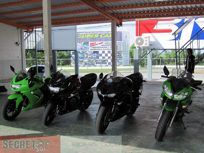 060610TrackDayBikes1Sm.jpg