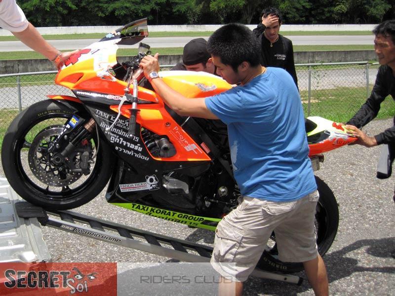 080810CrashedGixxer1SSR.jpg