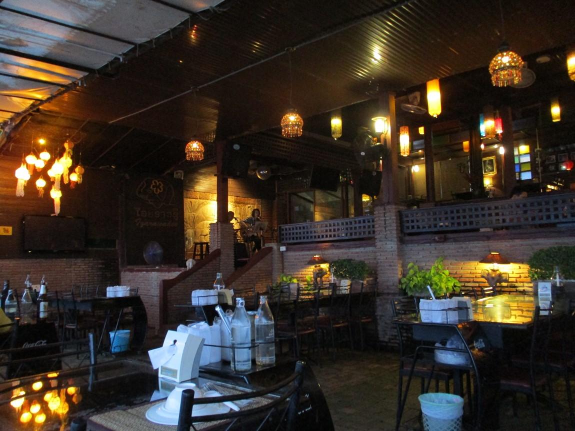1-lyarawadee-restaurant-live-music-tak.jpg