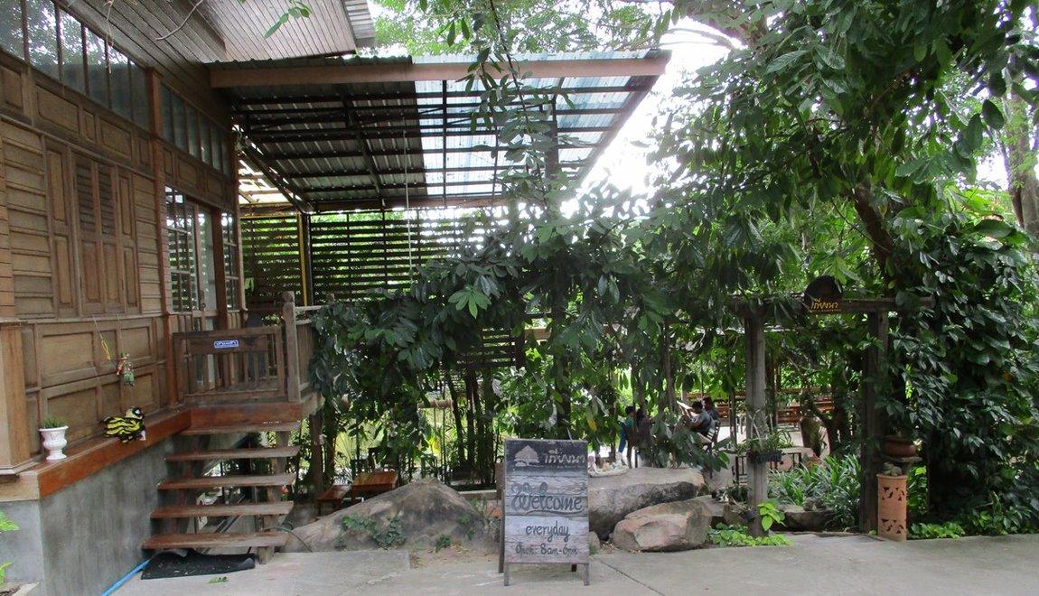 1-tieng-na-coffee-entrance.JPG