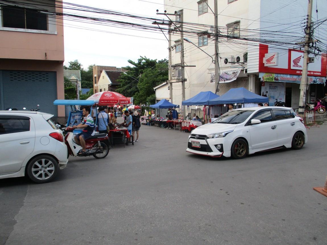 10-pin-hotel-lampang-5-night-market.jpg