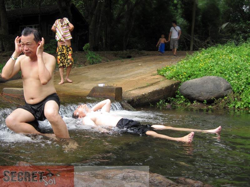 110610ChillingAtPalauSSR.jpg