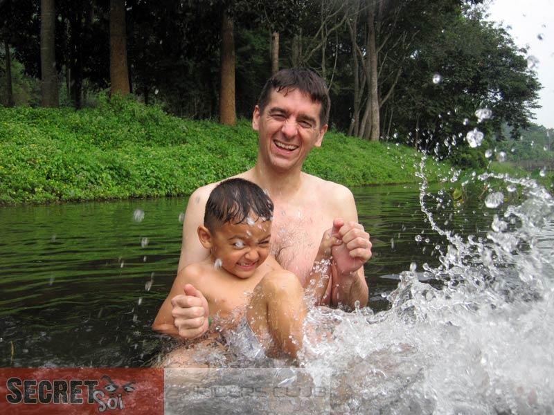 110610DaddyAndMirAtPalauSSR.jpg