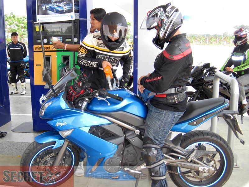 110710KawaGasStop1SSR.jpg