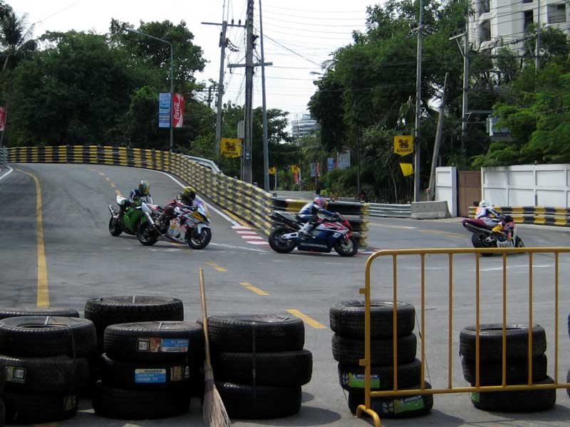 1108MtrcyclRaceSm.jpg