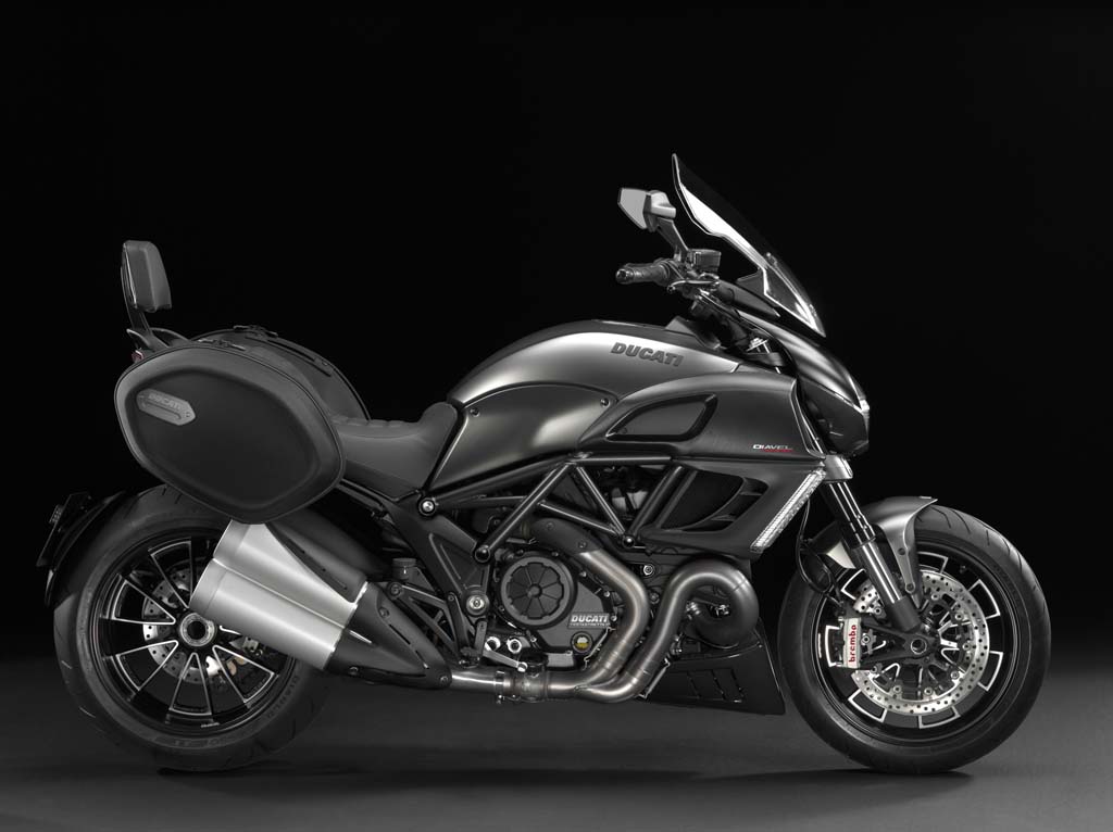 111212-2013-ducati-diavel-strada-3.jpg