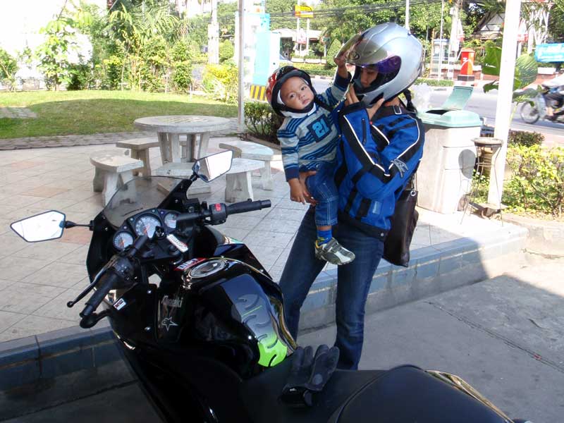 120608BikerMirMom1Sm.jpg