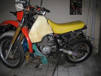122530122-S.jpg