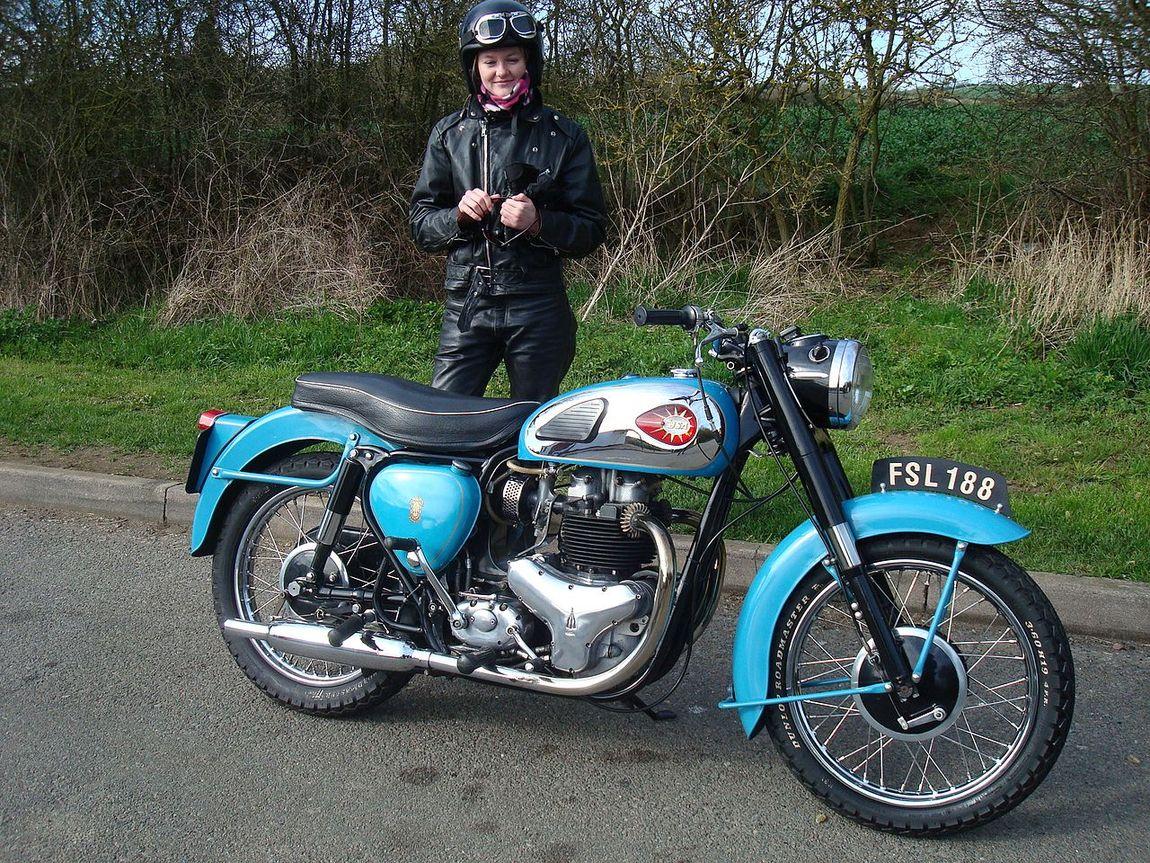 1280px-Late_BSA_A10.jpg
