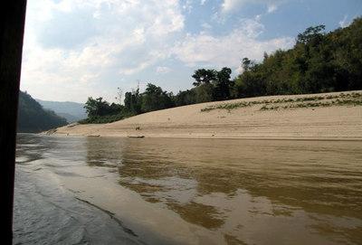 131506980-S.jpg