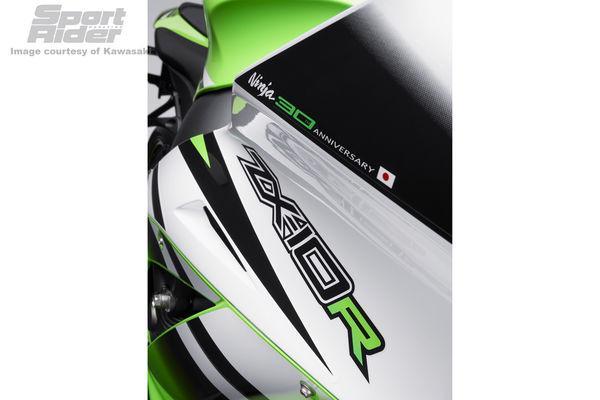 146_1405%2B2015-kawasaki-zx-10r-30th-anniversary-model-03%2B.jpg