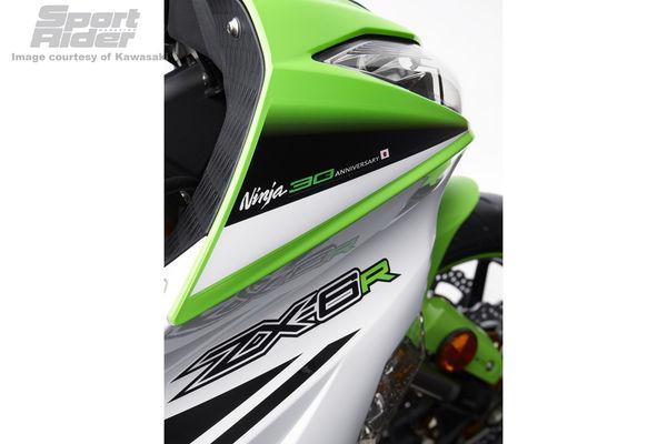 146_1405%2B2015-kawasaki-zx-6r-30th-anniversary-model-02%2B.jpg
