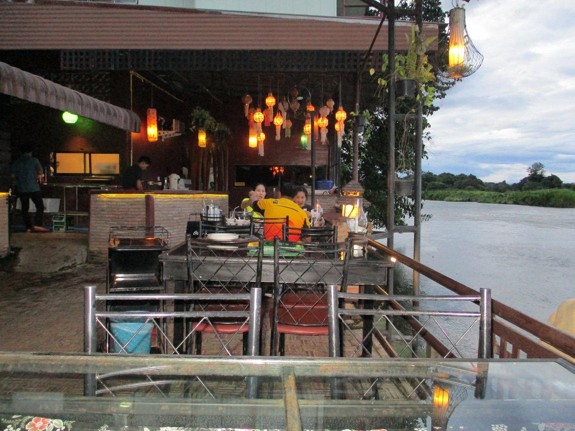 2-lyarawadee-restaurant-tak.jpg