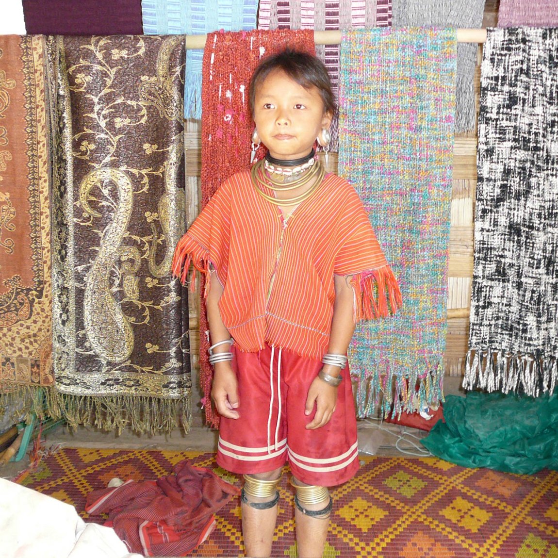 2009-03-24 17.39 Child with Stretched Earlobes.jpg