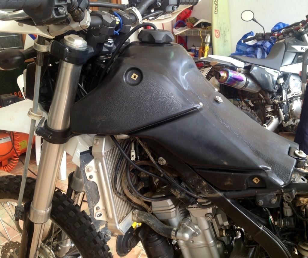 Den aktuelle jeg er træt flicker Installing a 3 gallon IMS tank on EFI Kawasaki KLX 250. A DIY guide. |  GT-Rider Motorcycle Forums