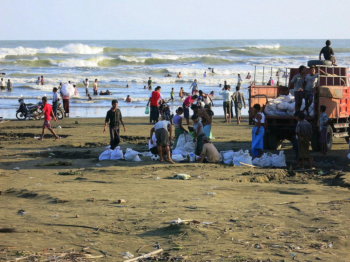 21. Back in Sittwe beach.JPG