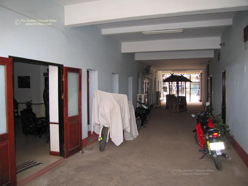 250325193-L.jpg