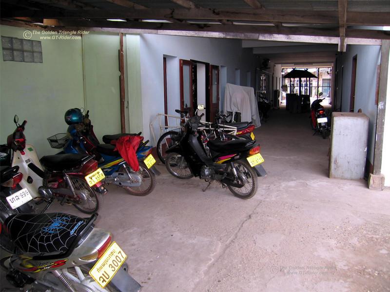 250325414-L.jpg