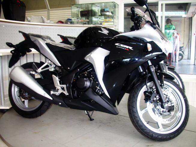 264062=459-CBR250Rblack.jpg