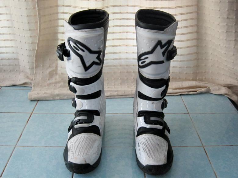 264362=577-Boots02.jpg