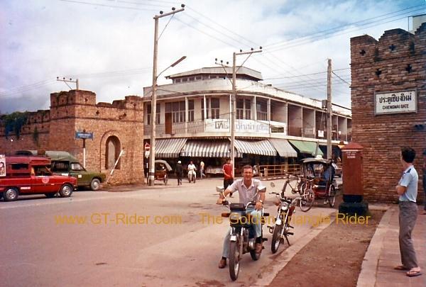 270036=4392-2thapaegate.jpg