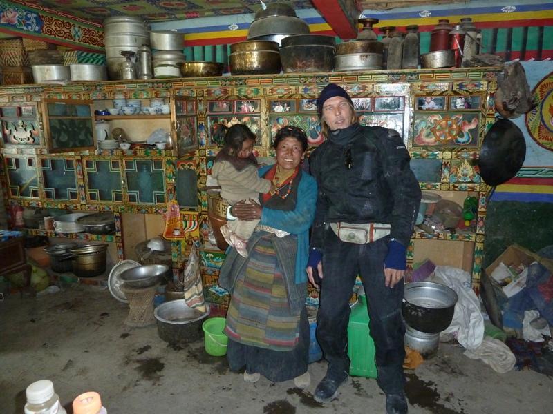 270337=4647-07%20-%20typical%20Tibetan%20living%20room%20kitchen.jpg