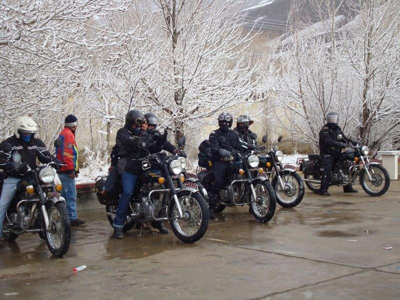 270341=4662-14%20-%20start%20the%20day%20in%20the%20snow%20-%20s.jpg