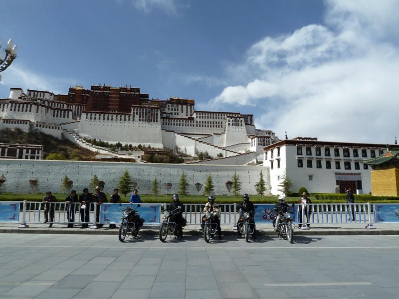 270343=4677-222-%20arrival%20at%20the%20Potala%20in%20Lhasa.jpg
