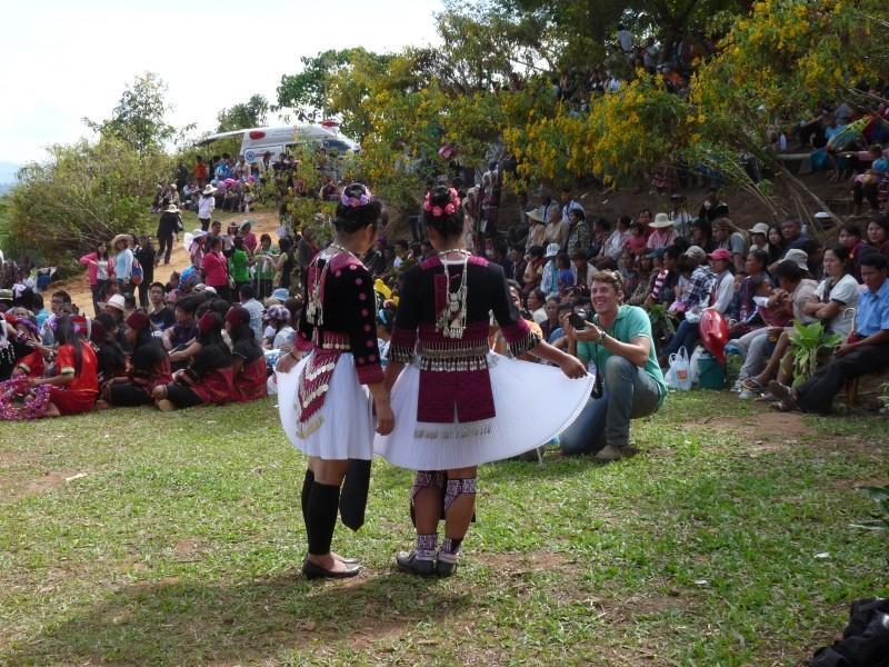 273434=6107-hmong-girls.jpg
