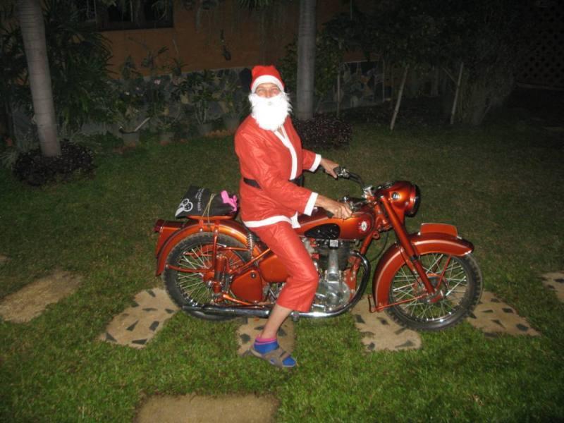 274555=7394-Santas%20visit%20to%20the%20Viang%202011%201s.jpg