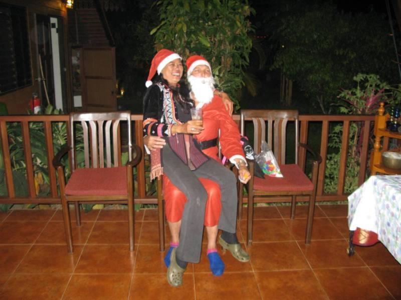 274555=7400-Santas%20visit%20to%20the%20Viang%202011%203s.jpg