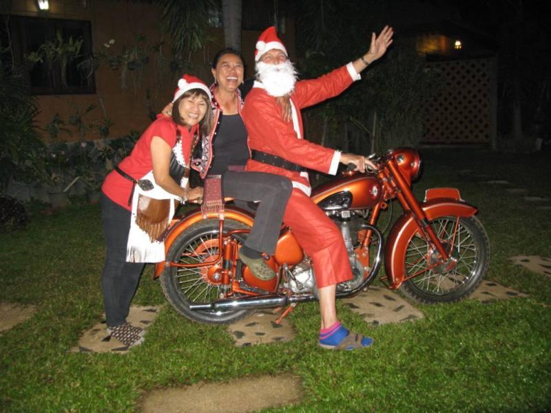 274555=7404-Santas%20visit%20to%20the%20Viang%202011%207s.jpg