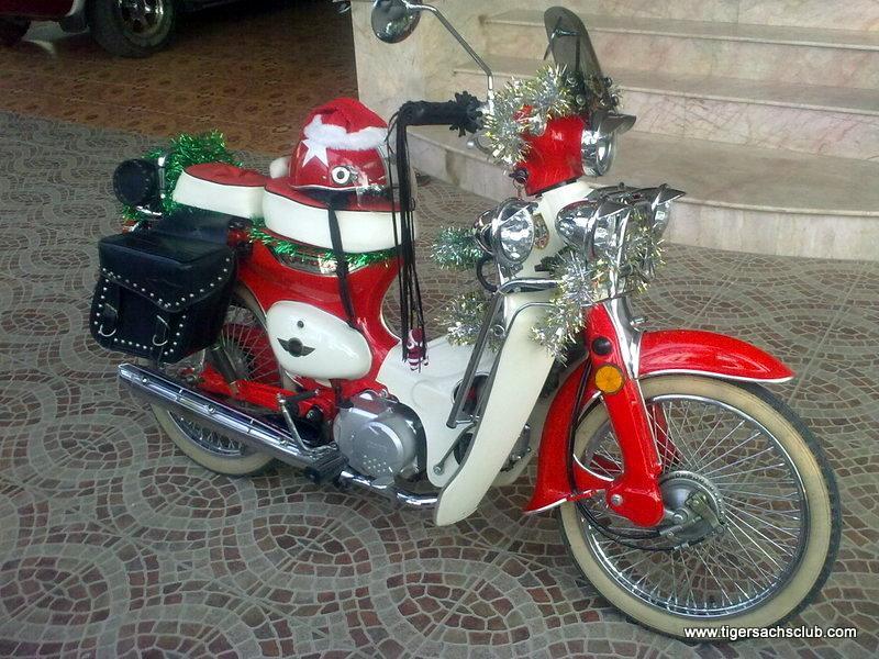 275537=8114-xmas%20retro.jpg
