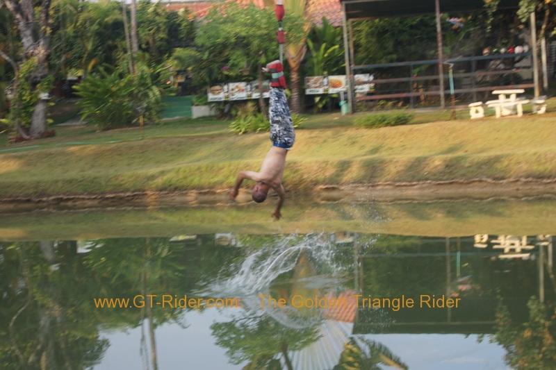 276051=8355-jasonbungyjump07.jpg