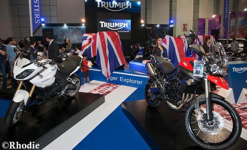 279055=10611-Triumph-Stand-LR-1-copy-L.jpg