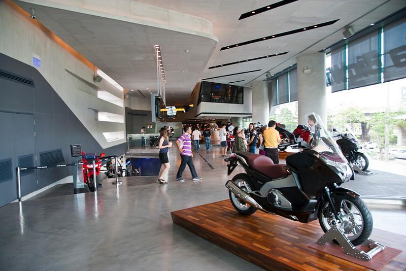 279065=10623-Honda-Big-Wing-LR-5-L.jpg