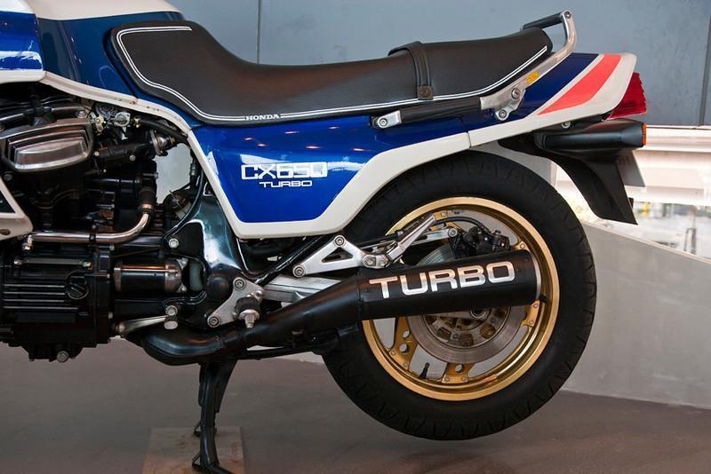 279065=10636-Honda-CX650-2-L.jpg