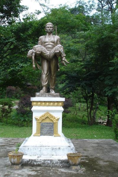279837=10996-100611%20Tham%20Piu%20Cave%20Memorial.jpg