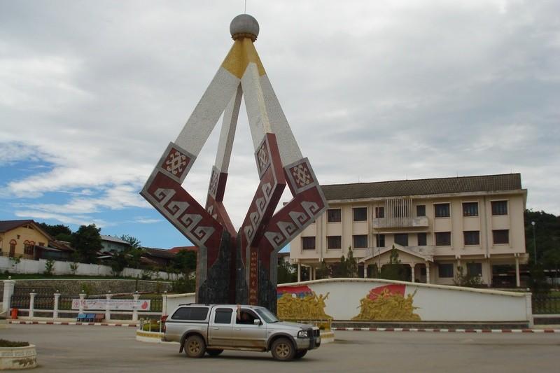279838=10998-100612%20Sam%20Neua%20Monument5.jpg