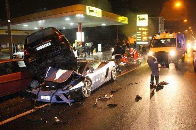 280733=11468-crashed_lamborghini_gallardo_01.jpg