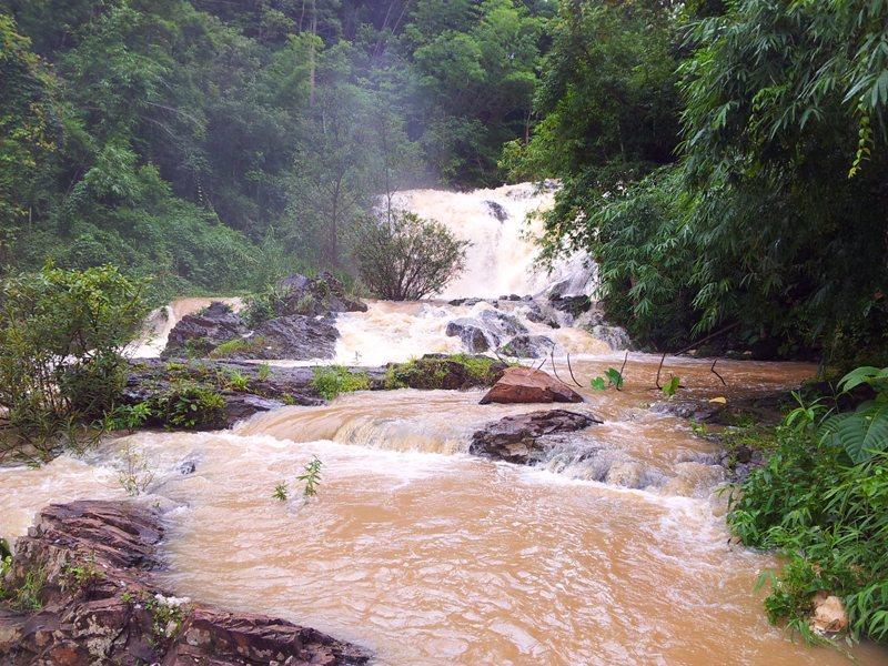 281179=11660-Pa%20lat%20waterfall%202.jpg