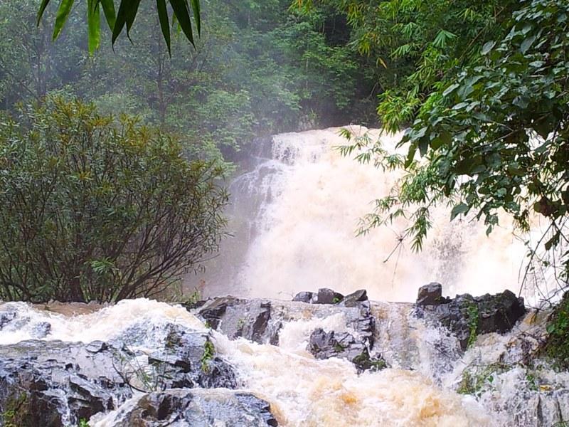 281179=11661-Pa%20lat%20waterfall%203.jpg