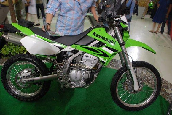 285717=13983-kawasaki-klx-150-s-01.jpg