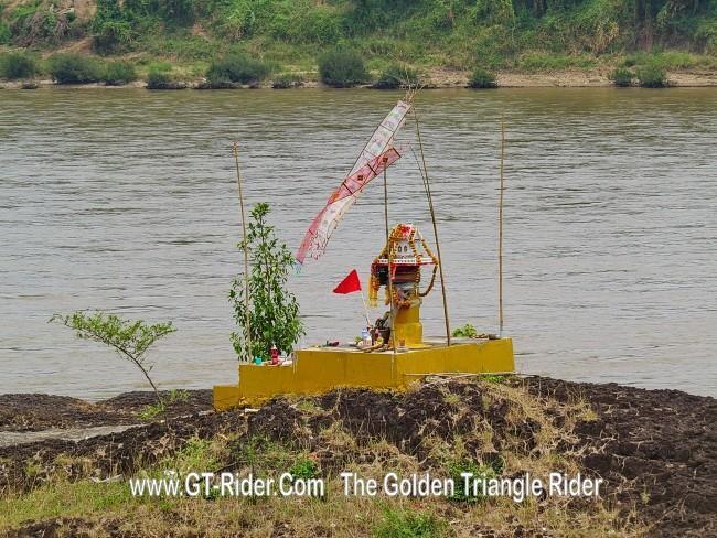 298632=18971-GTR-ChiangKhong-BoatRacing_03.jpg