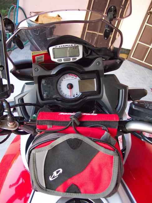 299918=19475-GTR-Camera-Pouch-01.jpg